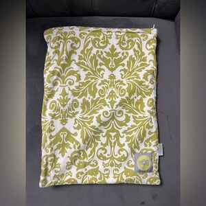 Itzy Ritzy Travel Happens Wet Zipper Bag Green Scrolling Leaf Print